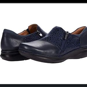 Clarks Appley Zip Leather Shoes Navy Leopard Print 9